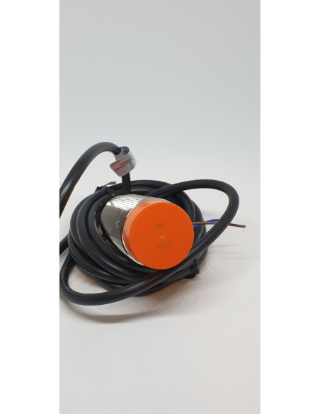 CR30-15AC Talpuminis daviklis M30 NC 100-240VAC Autonics